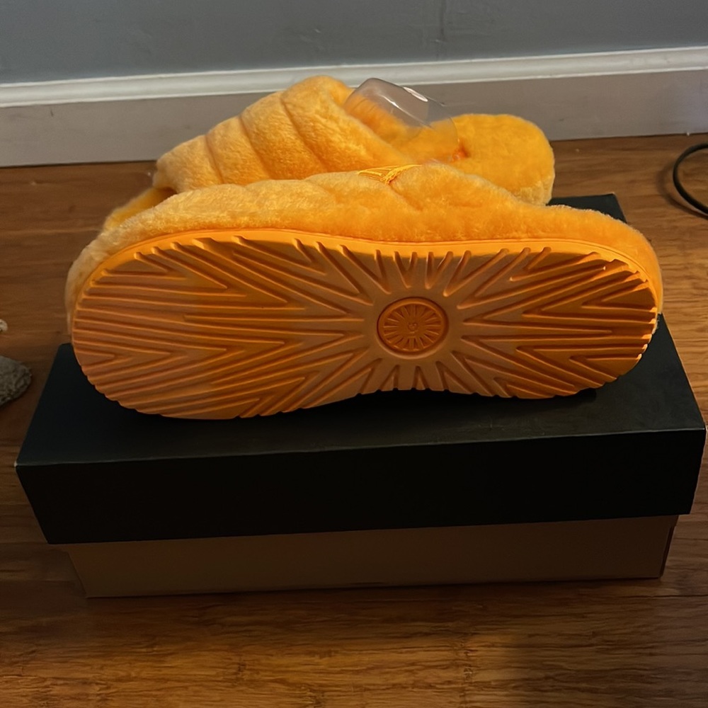 AUTHENTIC UGG Fluff You Slippers - Size 8, Orange, Brand New in Original Box - Picture 3 of 5
